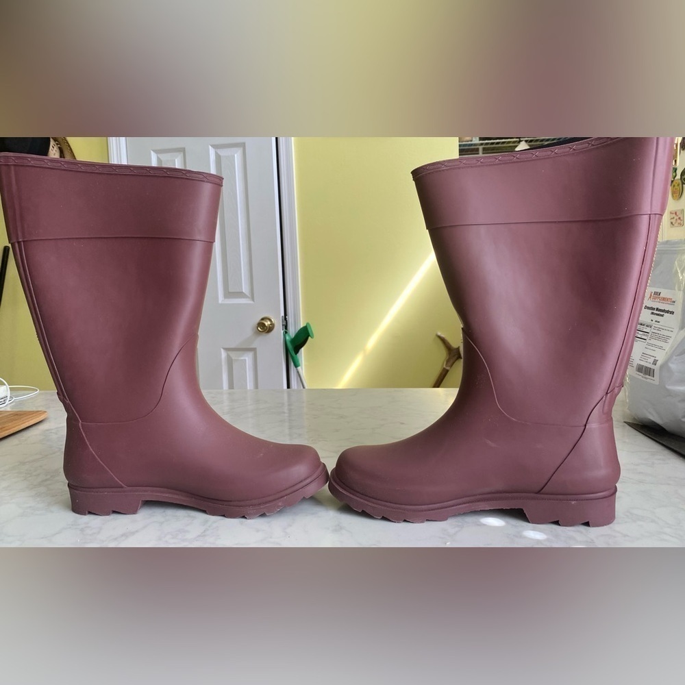 N.Y.L.A.  Mauve Rain Boots with Gold Zipper Detail 10W NIB